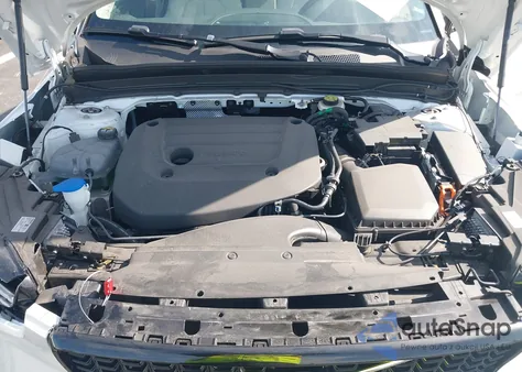 2025 Volvo Xc40 B5 Plus Dark Theme z USA, uszkodzony, nr VIN YV4L12UC2S2476880